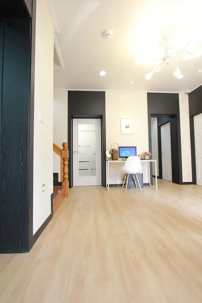 Hotel Seowon Guest House Gyeongbok Palace - Hostel Seoul